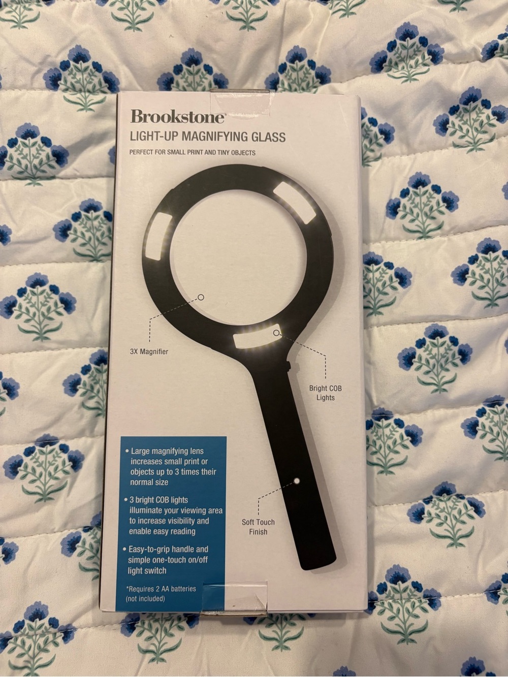 New in Box Brookstone Light Up Magnifying Glass